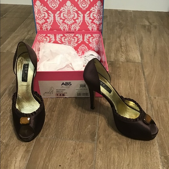 Brown Satin Pumps with Croc heel - Picture 8 of 8